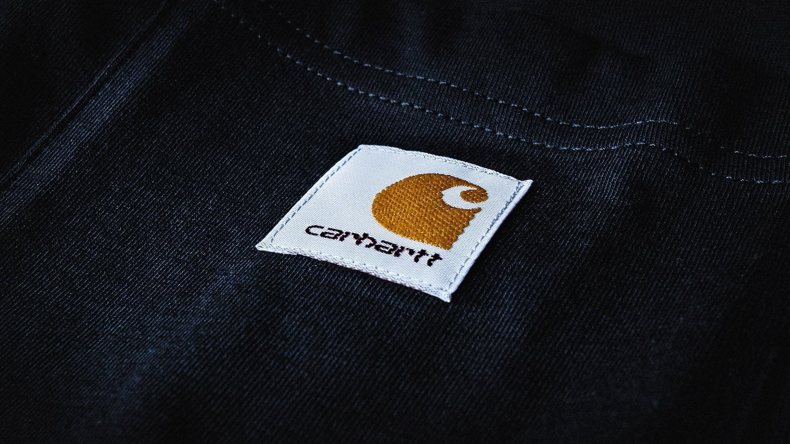 How do you identify Carhartt jeans?