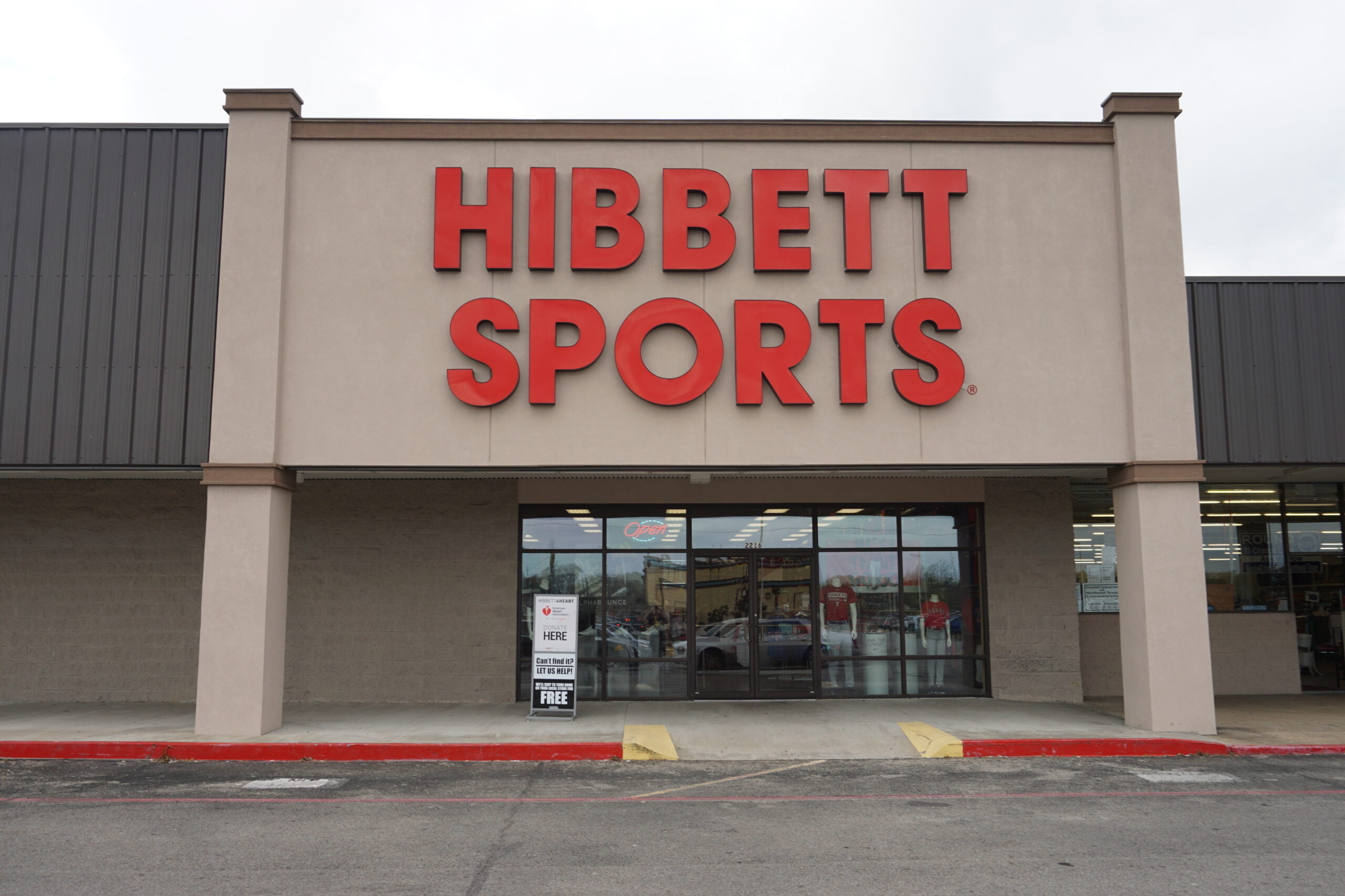 Does Hibbett Sports sell work boots?